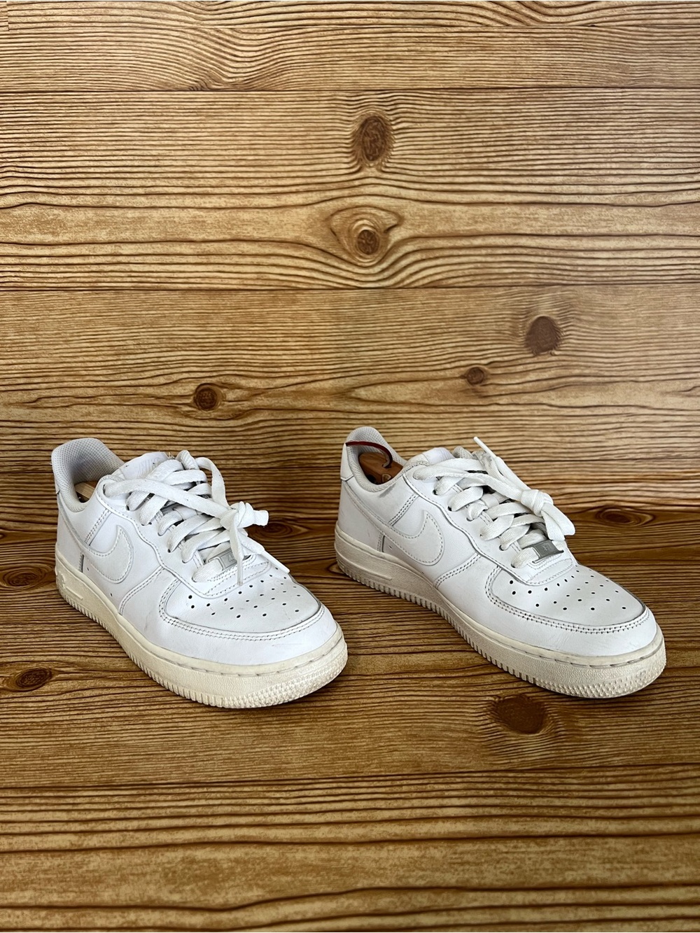 Nike Air Force 1 Low Top Triple White Leather Lace-Up Sneakers DD8959-100 Sz 6.5 - Picture 4 of 12